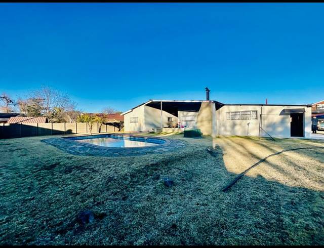 3 BEDROOM HOUSE FOR SALE IN VANDERBIJLPARK SW 1